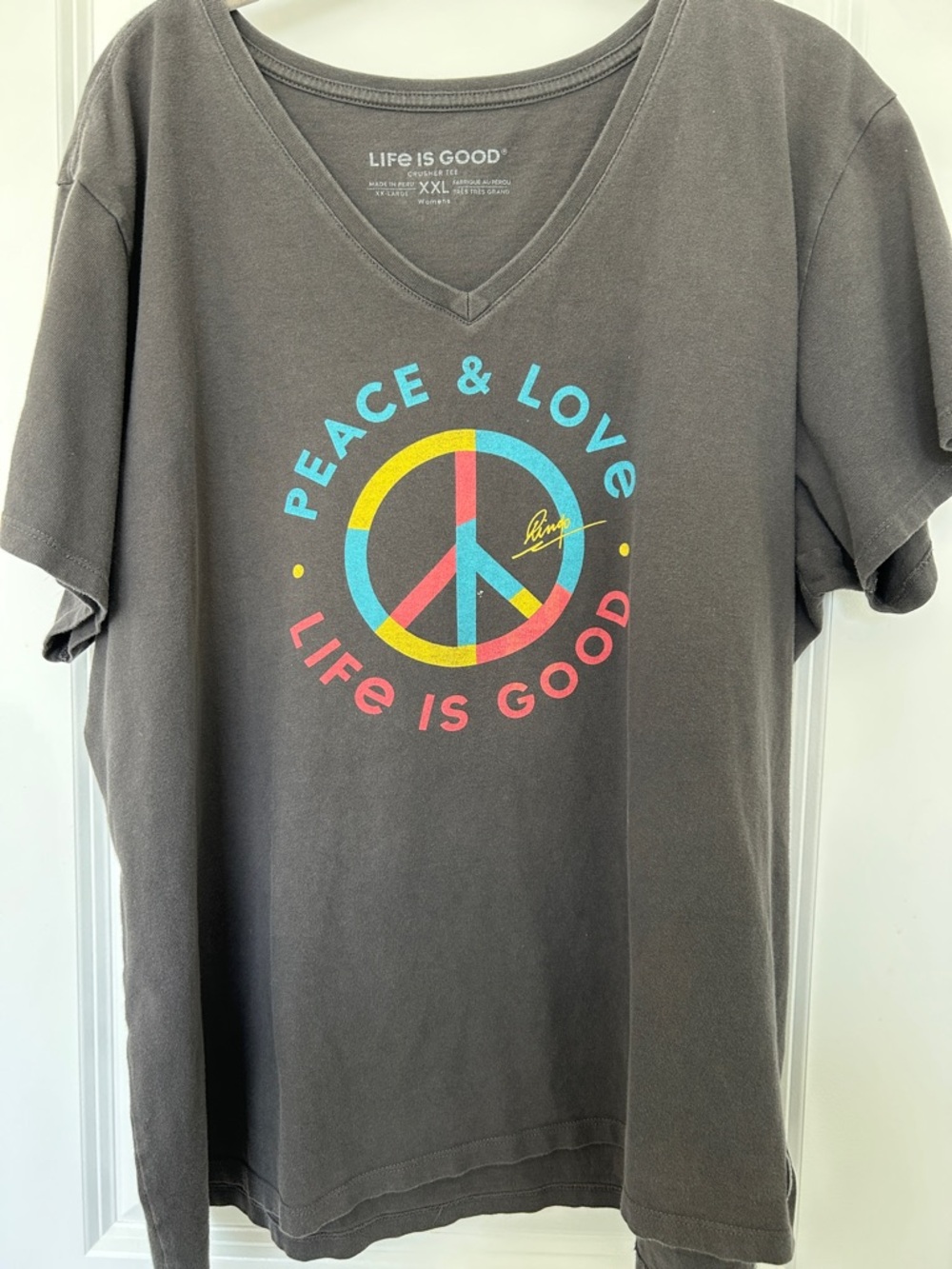 Life Is Good Black Womens XXL Short Sleeve V neck tee with Peace & Love Graphic